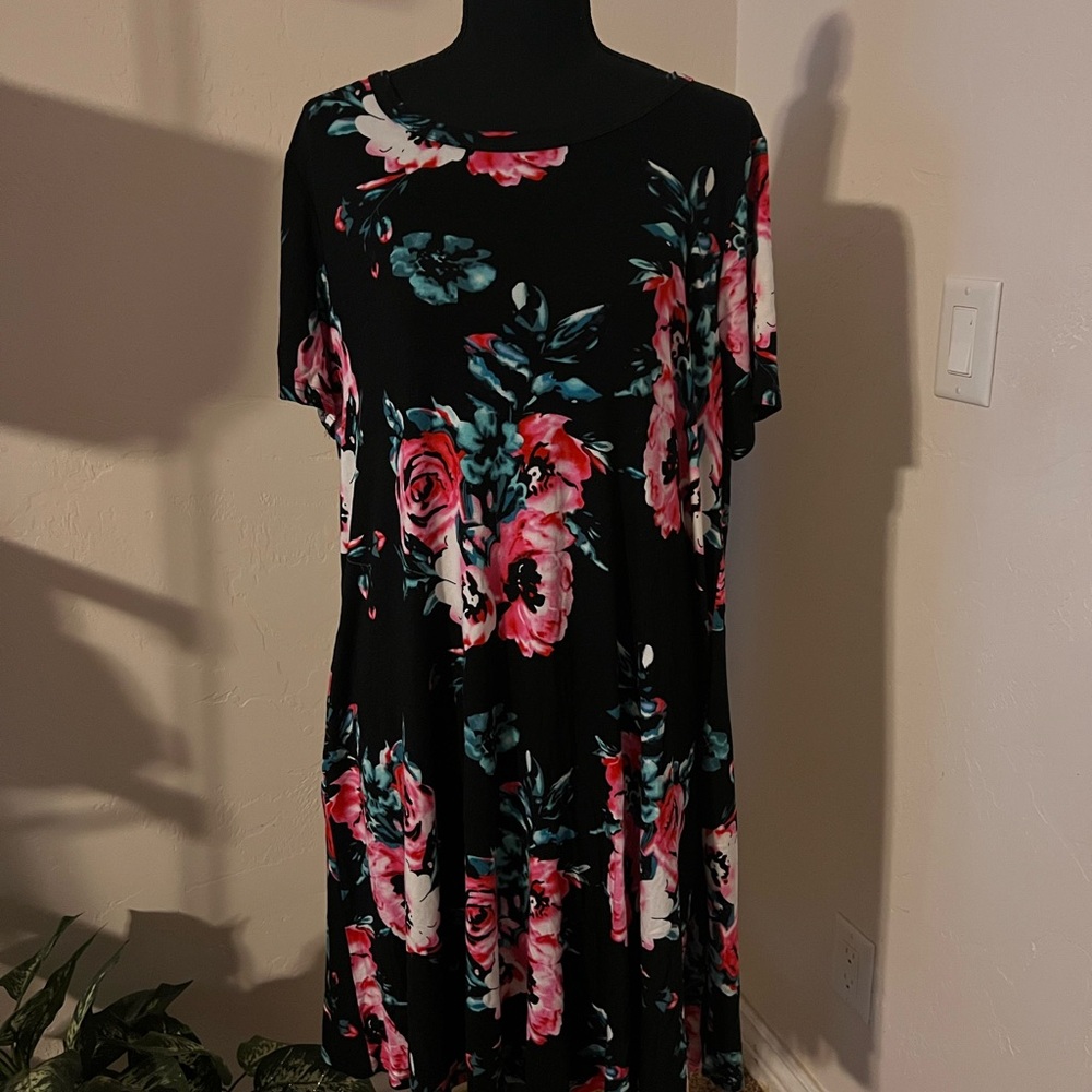 Chic Black Floral Midi Dress